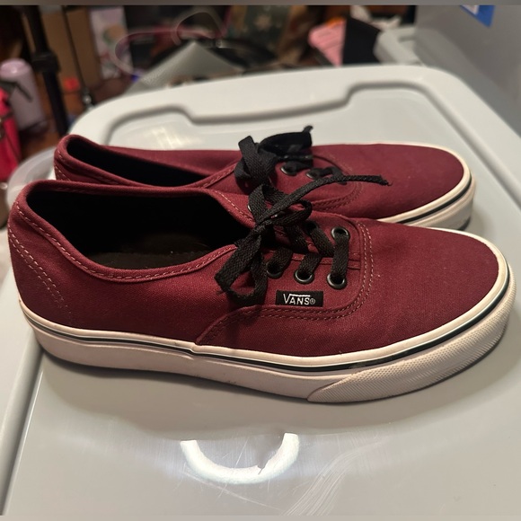 Vans - Picture 2 of 8